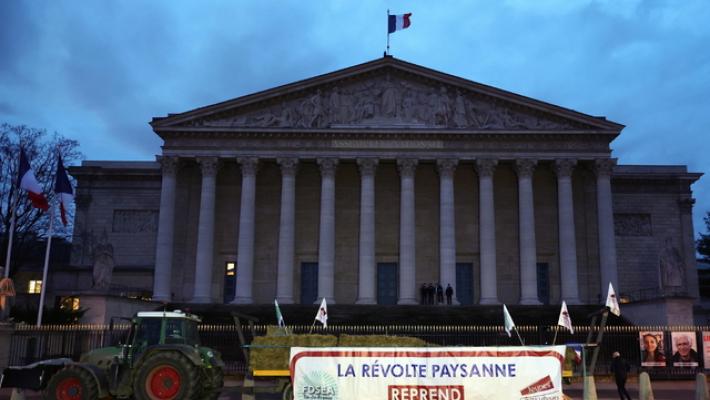 Sindacato Francia, trattori resteranno a Parigi fin quando sar&agrave; necessario