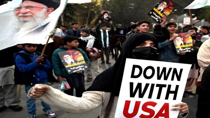 Gli Usa avvisano i propri cittadini: 'Lasciate subito l'Iran subito'