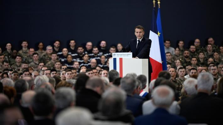 Macron, 'nei prossimi giorni altri mezzi militari in Groenlandia'