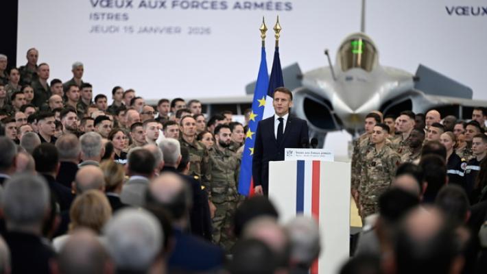 Macron, 'siamo a portata di tiro della Russia, riarmiamoci'