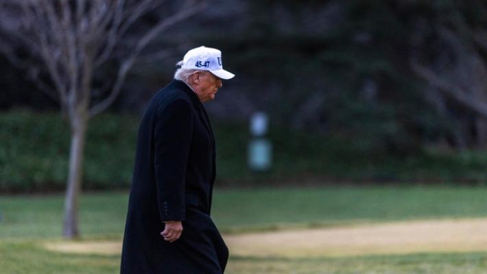 Ford sospende il dipendente che aveva contestato Trump