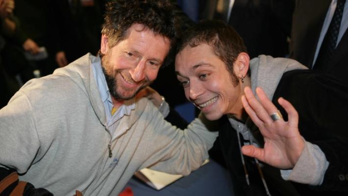 Lite in casa Rossi, Valentino denuncia la compagna del pap&agrave;