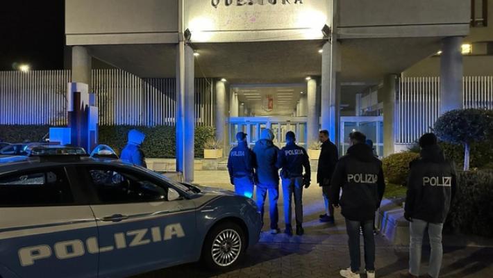 Rapinano e picchiano le vittime, 5 arresti a Brescia, due sono minori