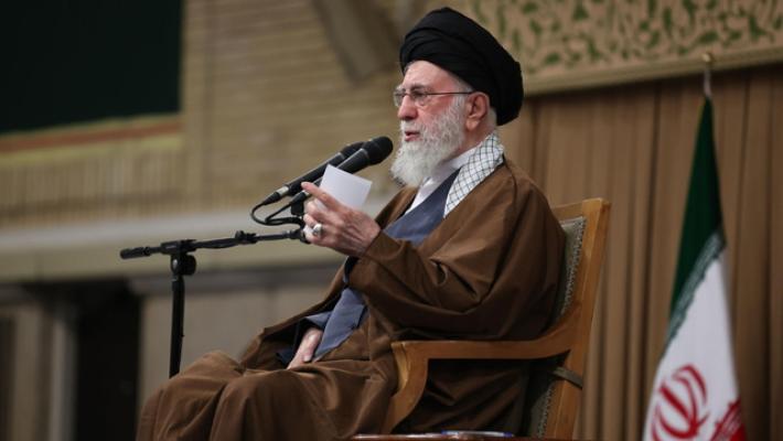 Khamenei attacca Trump, '&egrave; colpevole per i morti in Iran'