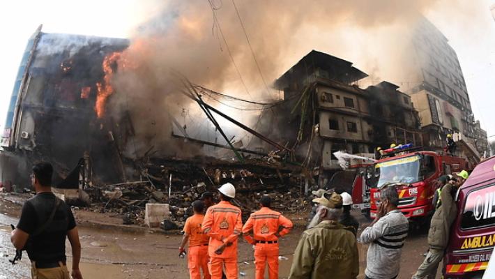 In Pakistan almeno sei morti in un incendio in un centro commerciale