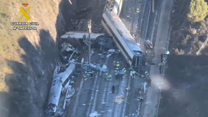 Recuperati i corpi di 3 vittime intrappolati in un vagone del treno Alvia ad Adamuz precipitato in una scarpata