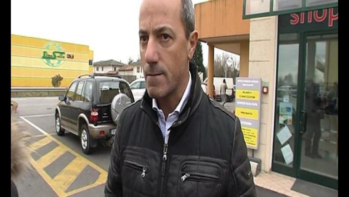 Gioielliere sorprende i banditi in casa e li fa fuggire sparando