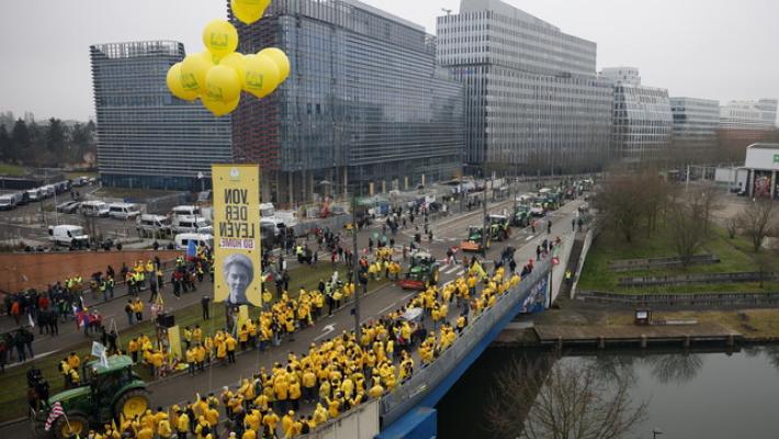 Torna l'assedio dei trattori a Strasburgo, Mercosur di nuovo in bilico