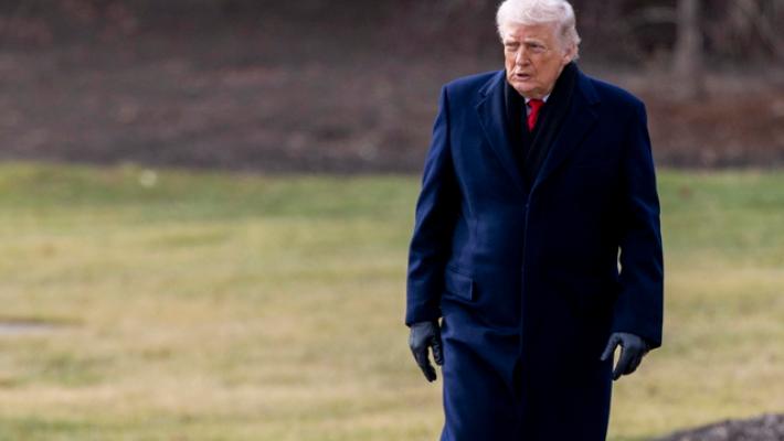 Trump minaccia dazi 200% su vino e champagne francesi, 'nessuno vuole Macron'