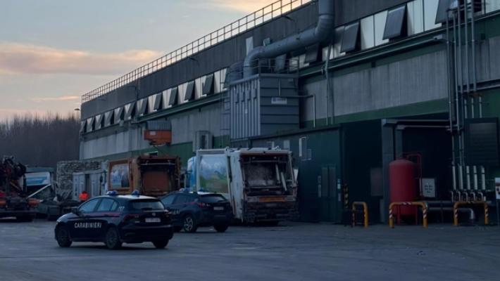 Operaio precipita dal tetto di un capannone e muore