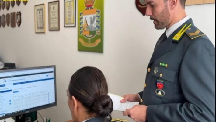 Cinque arresti per truffe a 1.200 anziane, sequestro per 2,5 milioni di euro