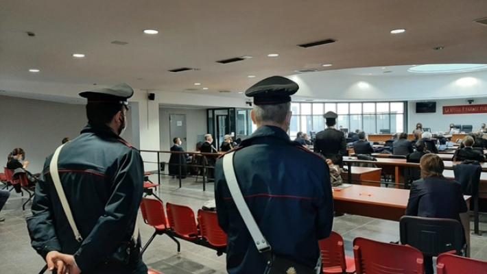 Figlio mor&igrave; di tumore per ritardo cure, respinta richiesta abbreviato a genitori