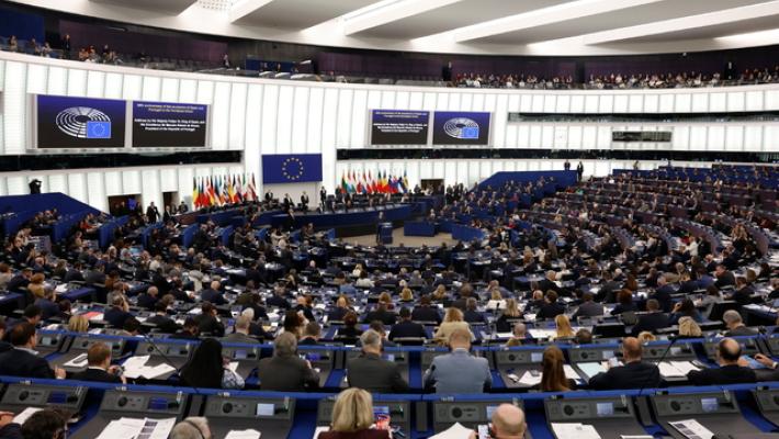 Il Parlamento europeo sospende l'intesa sui dazi con gli Usa