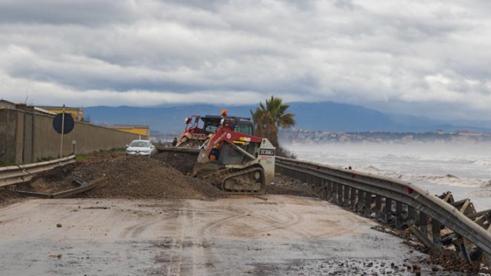 Ciclone Harry si allontana dalla Sardegna ma resta allerta su dighe e fiumi