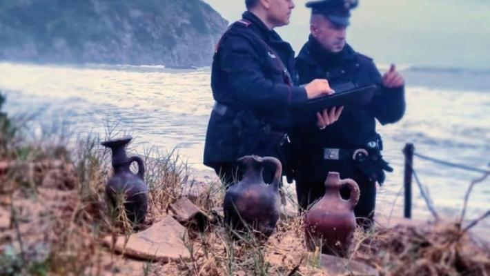 Maltempo in Sardegna, dal mare riaffiorano reperti di epoca fenicia - Video 