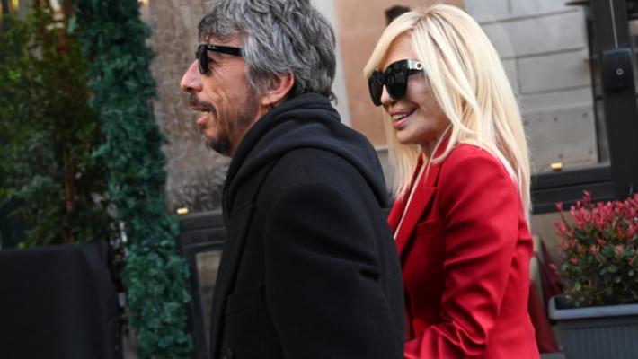 Donatella Versace, 'Valentino fu il primo a farmi visita quando mio fratello mor&igrave;'