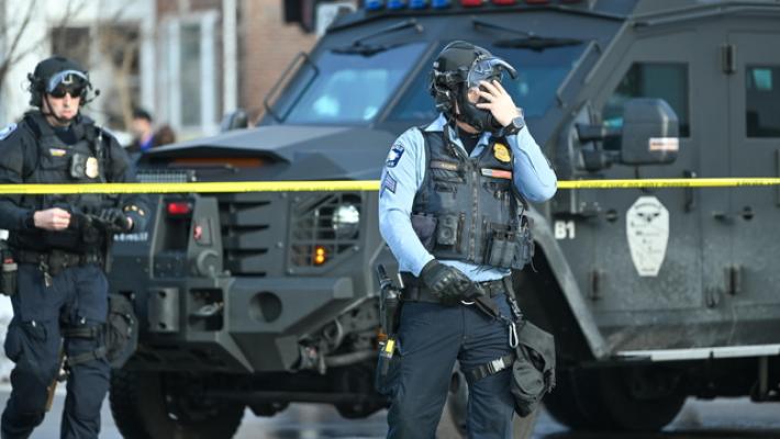 Cento membri del clero arrestati all'aeroporto di Minneapolis