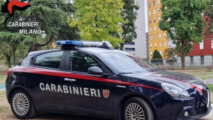 Semina il panico su bus e metro e accoltella 2 ragazzi, 15enne arrestato