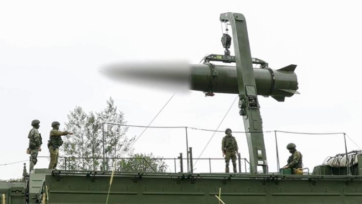 Artificieri neutralizzano a Kiev la testata di un missile Iskander