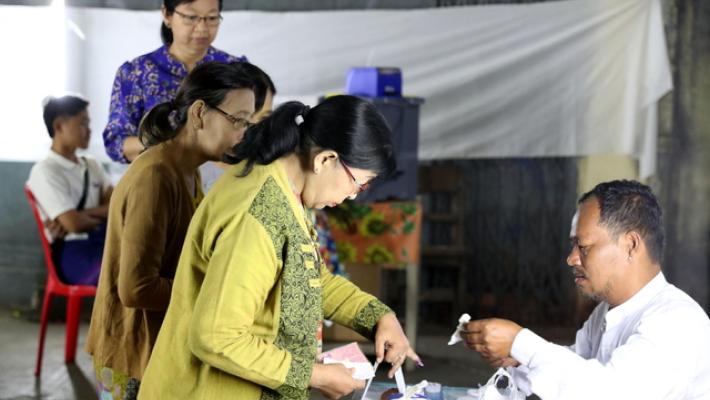 Aprono le urne in Myanmar, partito filo-militare &egrave; favorito