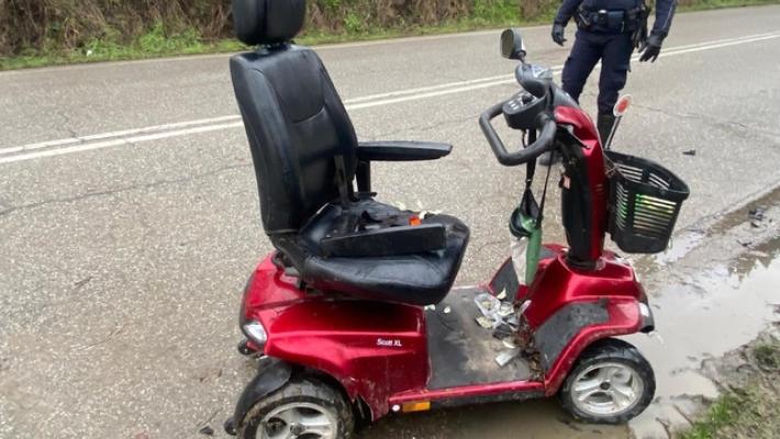 Investe disabile in carrozzina e non si ferma, rintracciata e denunciata
