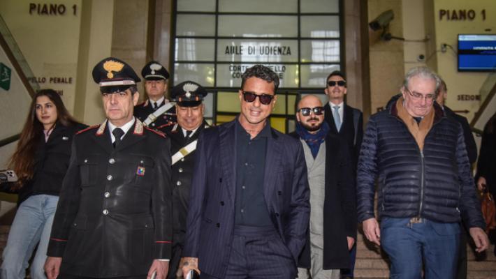 Giudice accoglie ricorso Signorini, Corona non pu&ograve; pubblicare puntata