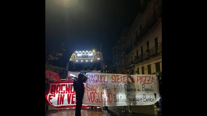 Blocco stradale a Bagnoli, 'non vogliamo i cantieri dell' America's Cup'