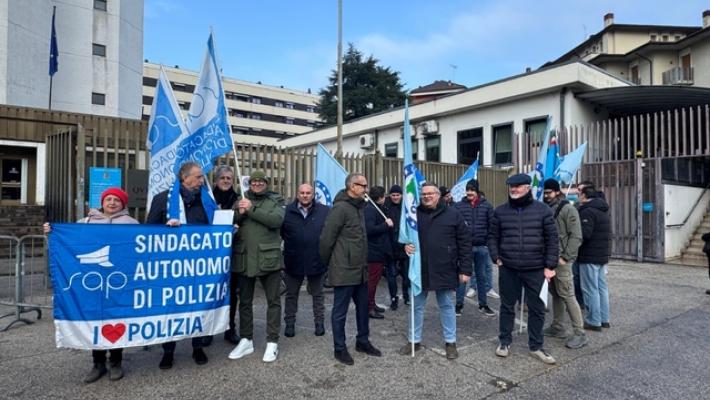 Sit in dei sindacati di polizia a Vicenza, 'poche assunzioni'