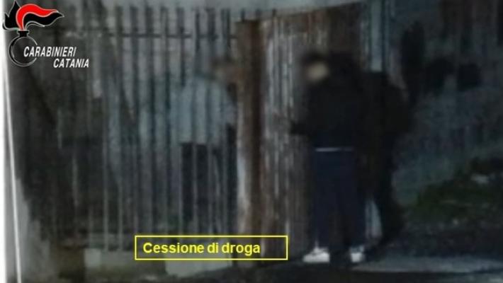 Blitz antidroga nel Catanese, custodia cautelare per 14 indagati