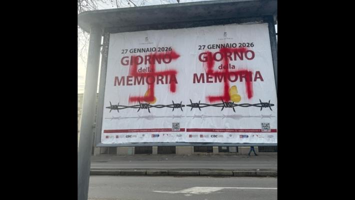 Svastiche sui manifesti per il Giorno della Memoria a Torino