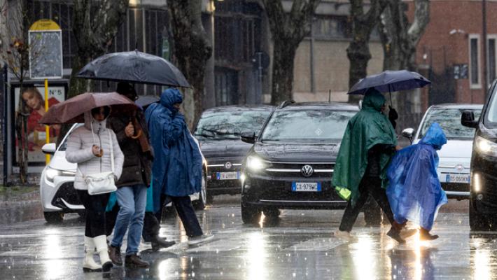 Persiste il maltempo con pioggia e venti di burrasca