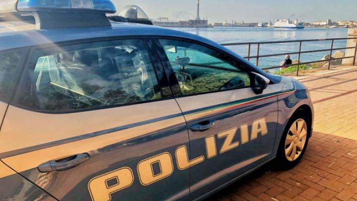 Blitz antidroga della polizia di Messina ordinanza per 15 indagati