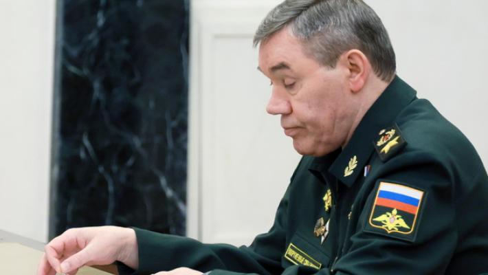 Il Capo di stato maggiore russo visita le truppe nell'est dell'Ucraina