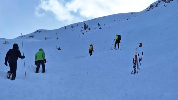 Valanga travolge sciatori che riescono a mettersi in salvo