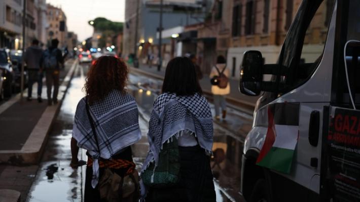 'Nessun passo indietro', presidio pro-Pal al Pd nonostante il divieto