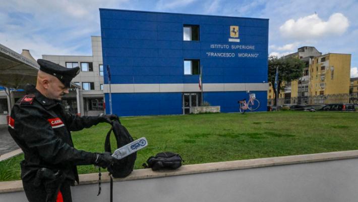 Metal detector nelle scuole, firmata la circolare da Valditara e Piantedosi
