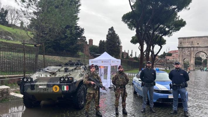 Per la sicurezza della Stazione Termini anche due blindati dell'Esercito