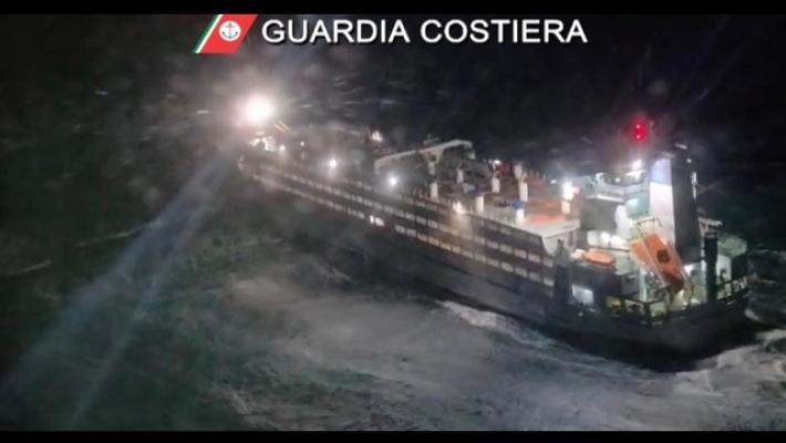 Maltempo, nave cargo rischia naufragio sugli scogli nel sud Sardegna