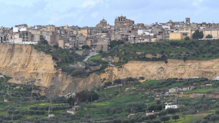 M5s, cittadini lasciati soli, governo doveva mandare l'esercito per il maltempo