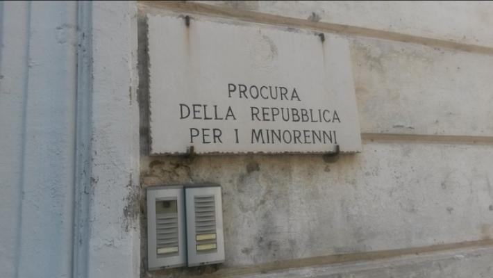 In tribunale minori con un coltello in tasca, denunciato 18enne