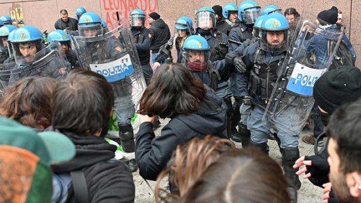 Studenti fuorisede, a Torino bloccati dai lacrimogeni e picchiati