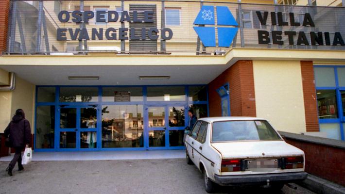 Giovane uccisa a Napoli con una coltellata alla schiena