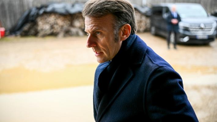 Macron, 'si lavora alla ripresa del dialogo con Putin'