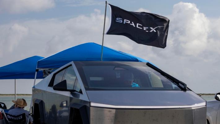 Musk fonde xAI in SpaceX per data center nello spazio