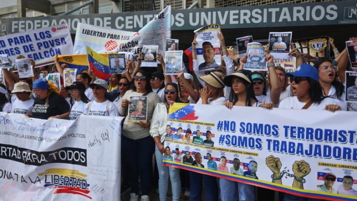 Venezuela, studenti in piazza per l'amnistia e la libert&agrave; dei prigionieri politici