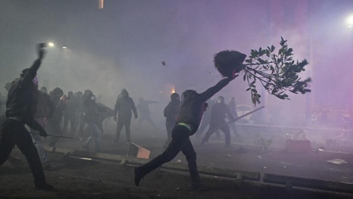 Scontri Torino, in Consiglio Piemonte cartelli di Fdi contro Avs