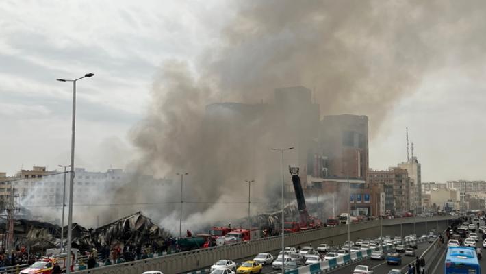 Violento incendio in un bazar nella zona occidentale di Teheran