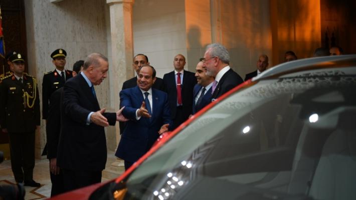 Erdogan regala ad Al Sisi un'auto elettrica turca