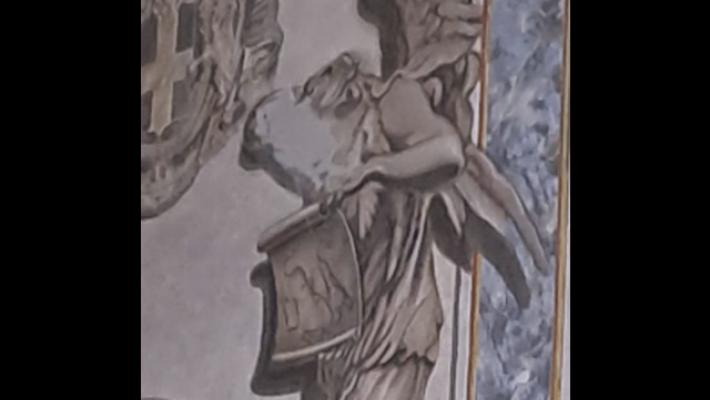 Il parroco, rimosso dal dipinto restaurato il volto di Meloni