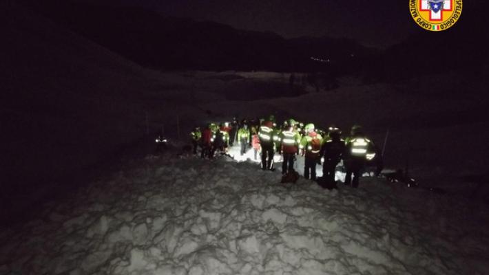 Morto il giovane travolto da una valanga in Friuli: aveva 33 anni, era maestro di snowboard 